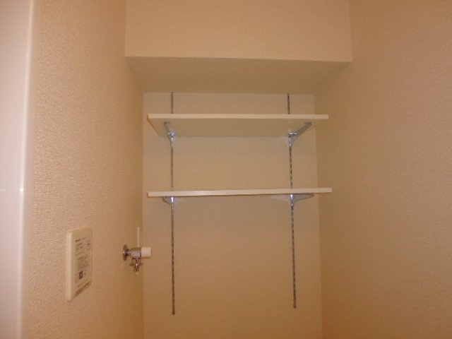 チェリーブロッサムBの洗面所|洗濯機置き場　棚
