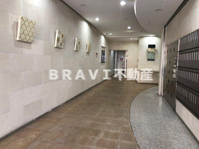 BRAVI南堀江（ブラービ南堀江）　BRAVI不動産のロビー|【BRAVI南堀江】ゆとりのあるロビーです