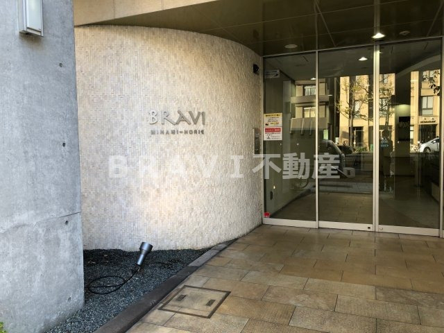 BRAVI南堀江（ブラービ南堀江）　BRAVI不動産のエントランス|【BRAVI南堀江】落ち着いたエントランスです
