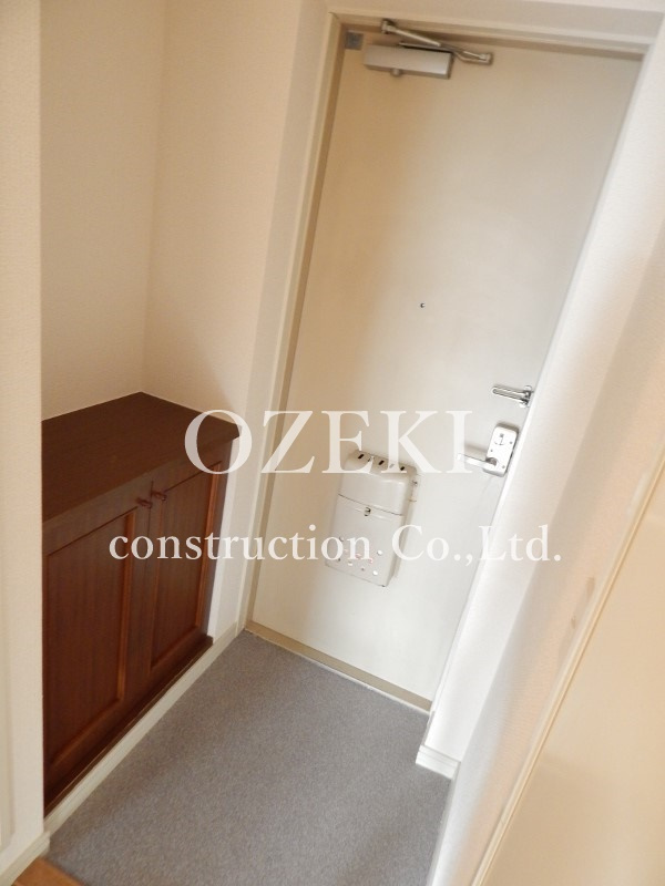 旗家マンションルノワールの玄関