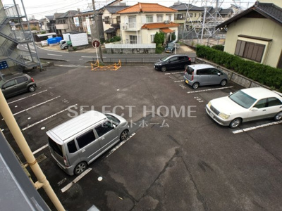 【駐車場】 | コーポひまわり | 駐車場があるので、車を買う予定の方も安心です