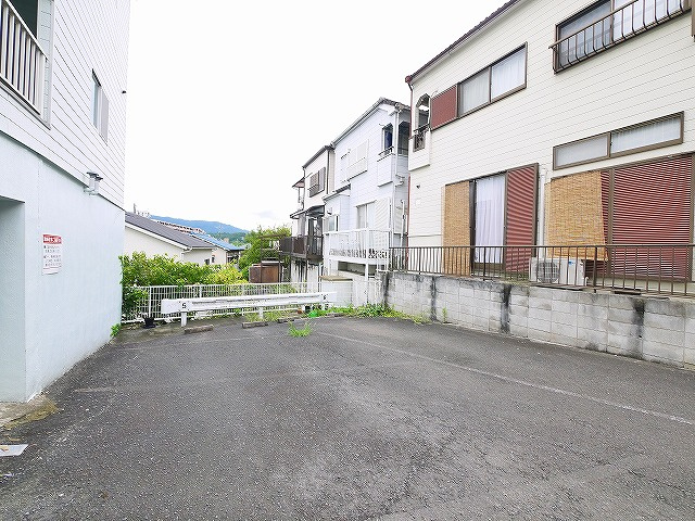 エムズ富雄の駐車場|駐車場に車を止められます
