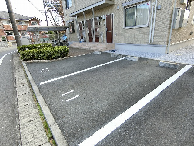 ファヴォーレⅡの駐車場