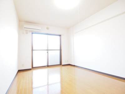 【居間・リビング】 | 新町ソレーユⅡ | 参考写真　同物件の他のお部屋の写真です
