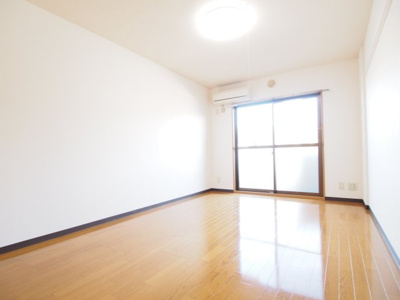 【居間・リビング】 | 新町ソレーユⅡ | 参考写真　同物件の他のお部屋の写真です
