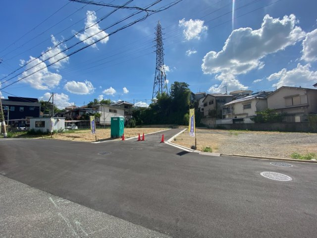 グラッド・タウン太秦中町の前面道路含む現地写真|■全９区画　土地は約３４坪～４１坪まで♪♪