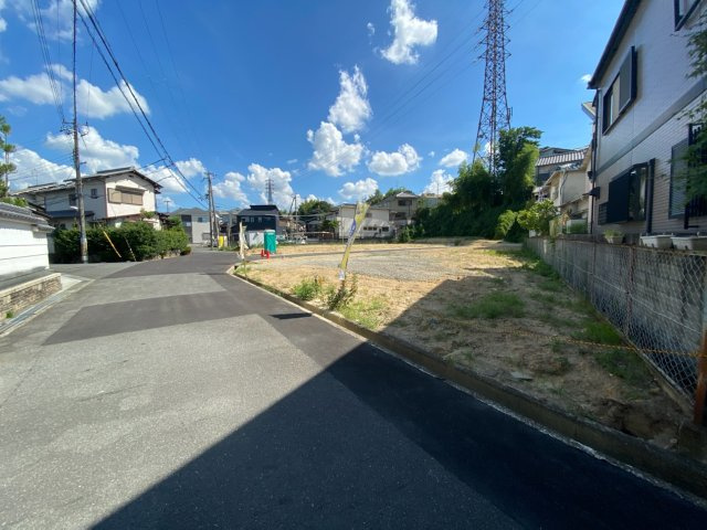 グラッド・タウン太秦中町の前面道路含む現地写真|■少し行けば、大型スーパーライフが有ります♪♪