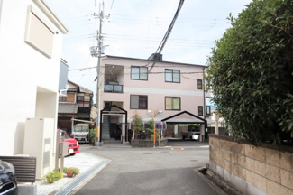 【前面道路含む現地写真】