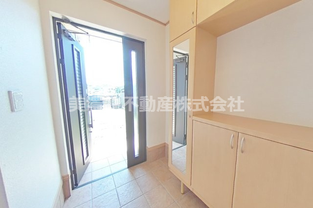 ５３８２６　岐阜市長良中古戸建ての玄関