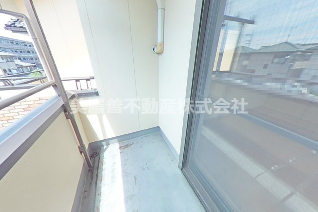 ５３８２６　岐阜市長良中古戸建てのバルコニー