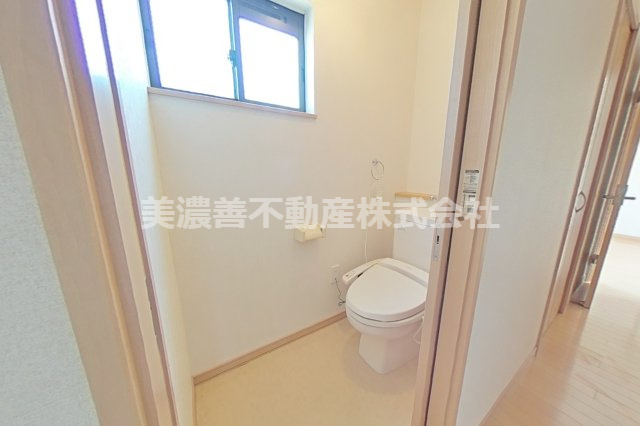 ５３８２６　岐阜市長良中古戸建てのトイレ