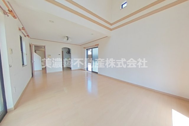 ５３８２６　岐阜市長良中古戸建ての居間・リビング