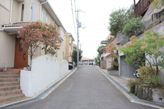 【前面道路含む現地写真】