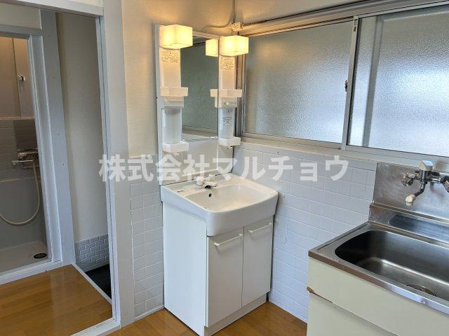 浜田マンションの洗面所|明るい洗面所です