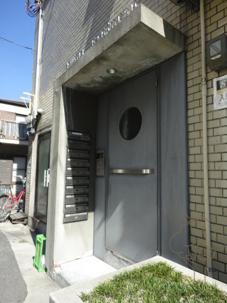 Azuma Apartmentのエントランス