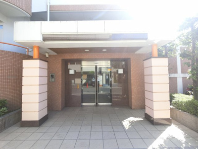 【エントランス】 | ドム多摩川 | 大きく構えたエントランスです。オートロック付です。
