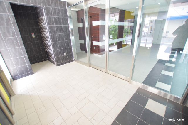 ビガーポリス14３松ヶ枝町　仲介手数料無料のロビー