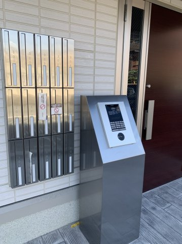 泉大津市我孫子のハイツのエントランス|毎日通るエントランスはこのようになっています