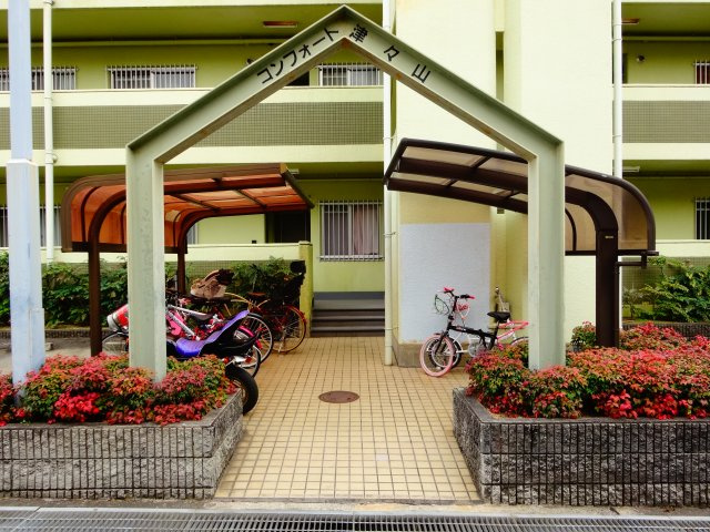 コンフォート津々山のエントランス