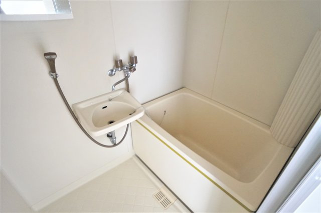 習志野市谷津１丁目のアパートの浴室|ゆったりお風呂もいいですね