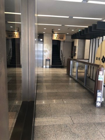 第三岩月ビルのロビー