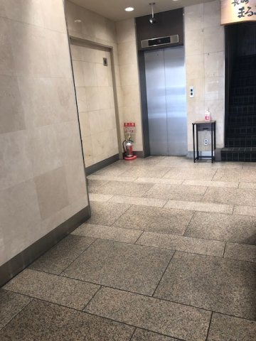 第三岩月ビルのロビー