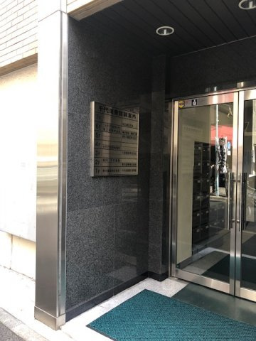 千代田会館のエントランス