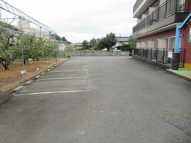 ラポール前田 Bの駐車場