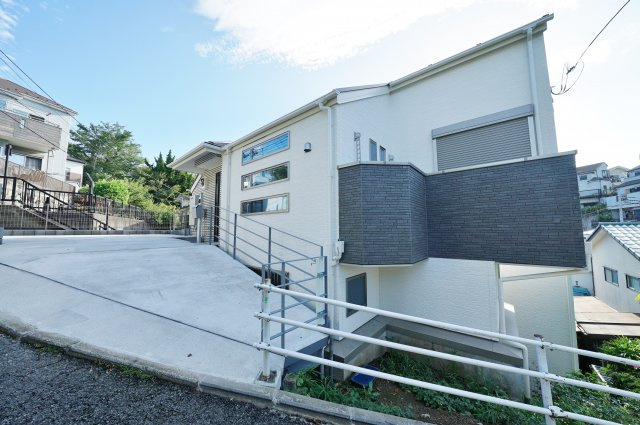 桜台小学校が近く、お子様を育むのに向いた立地！LDK１８．２帖の４LDK♪保土ヶ谷区霞台　全３棟新築戸建て　３号棟の外観