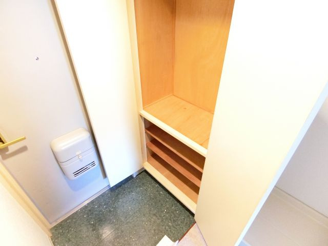 クレアール西川の玄関