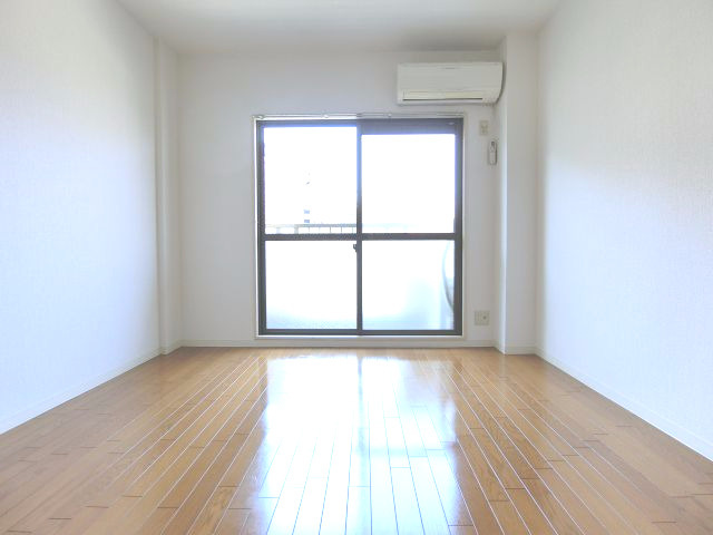 クレアール西川の寝室