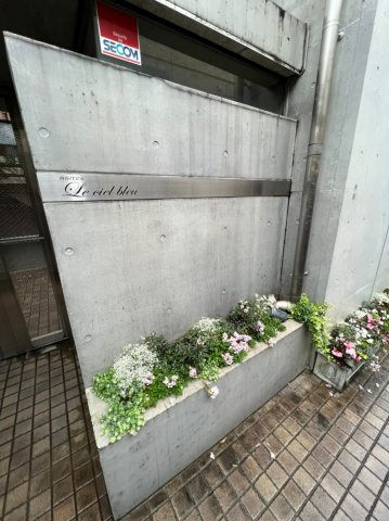 ル・シェルブルーのエントランス|ル・シェルブルー