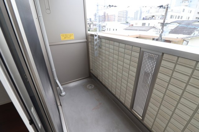 熊本市中央区内坪井町のアパートのバルコニー