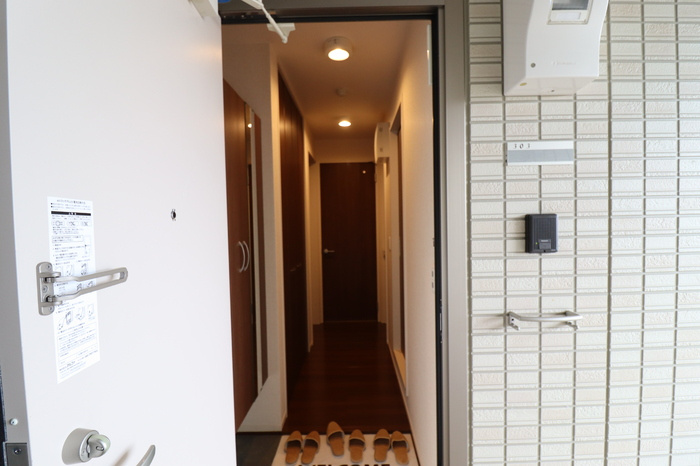 熊本市中央区内坪井町のアパートの玄関
