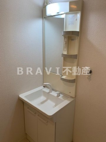 フジパレス谷町A棟　BRAVI不動産の独立洗面台|【フジパレス谷町A棟】使いやすい独立洗面台です