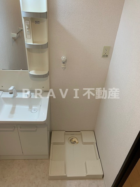 フジパレス谷町A棟　BRAVI不動産の洗面所|【フジパレス谷町A棟】洗濯パン
