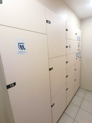 【その他共用部分】 | ラ・コスタ横浜・山下公園 | 不在時にもお荷物が受け取れる宅配ボックスです。