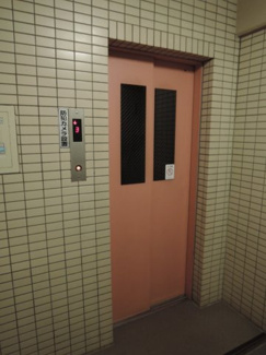 【その他共用部分】 | お買い物時やベビーカーの出し入れに便利なエレベーター付