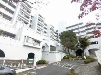 【外観】 | 東急東横線「綱島」駅バス14分「駒岡不動尊前」停歩4分
JR京浜東北線「鶴見」駅バス14分「池の下」停歩3分。