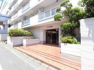 【エントランス】 | 京急本線「雑色」駅徒歩2分と好立地。
大田区最大の店舗数「雑色商店街」が駅前にあり毎日のお買い物にとても便利です。