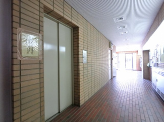 【その他共用部分】 | お買い物時やベビーカーの出し入れに便利なエレベーター付