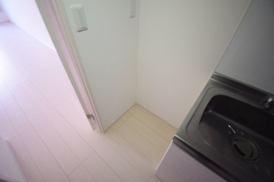 【内装】 | ハビテ兵庫駅南 | 冷蔵庫を置くスペースも備わっています。