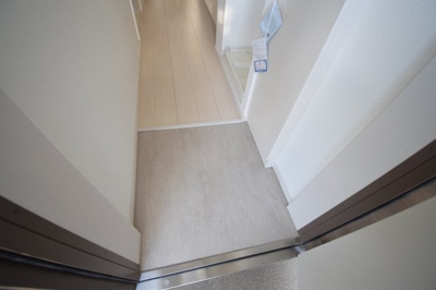 【玄関】 | ハビテ兵庫駅南 | 明るい玄関です