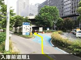 【駐車場】 | 大阪駅前第１ビル | 駐車場への入口