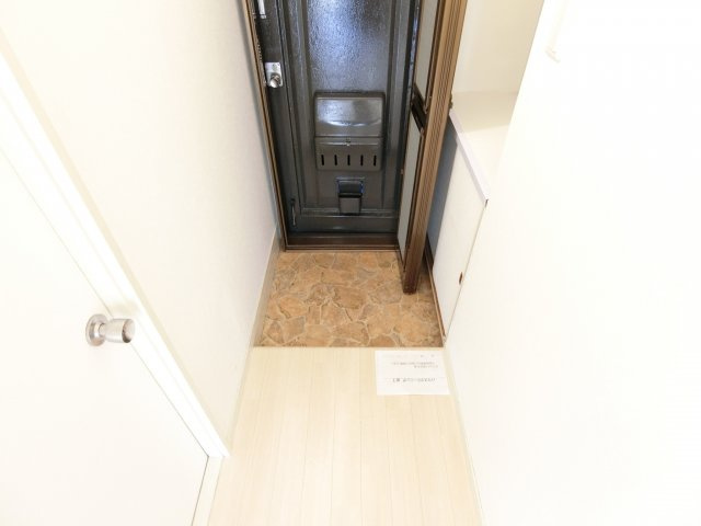 SAMURAIマンションの玄関