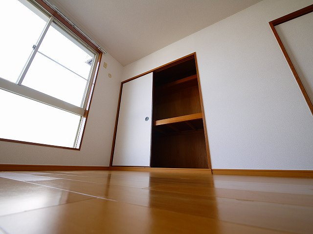 セピアコート（西九条町）の収納|たっぷりとした収納スペースです