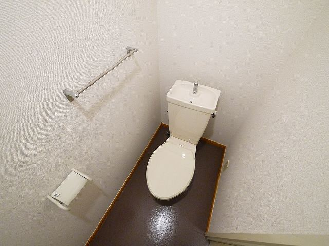 セピアコート（西九条町）のトイレ|シンプルで使いやすいトイレです