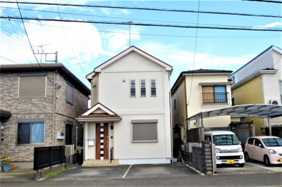 【外観】 | 海老名市下今泉４丁目　リフォーム戸建【仲介手数料無料】 | スタイリッシュな外観　※一部外壁塗装済み