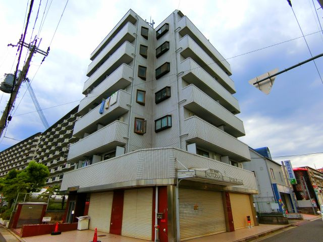スカイ南花台の外観