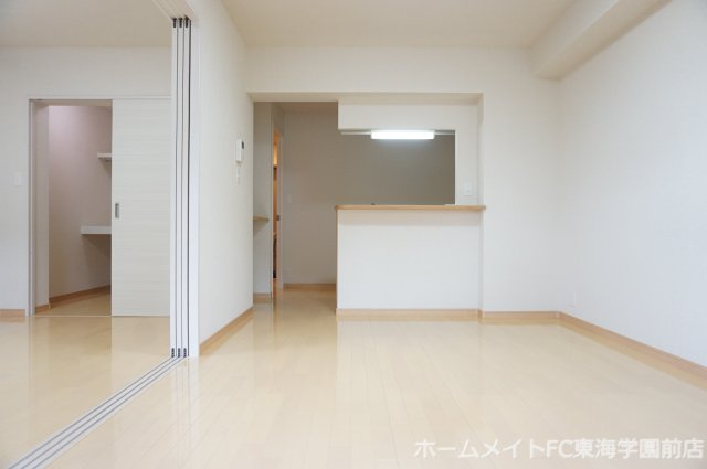 熊本市北区八景水谷１丁目の賃貸マンションの居間・リビング
